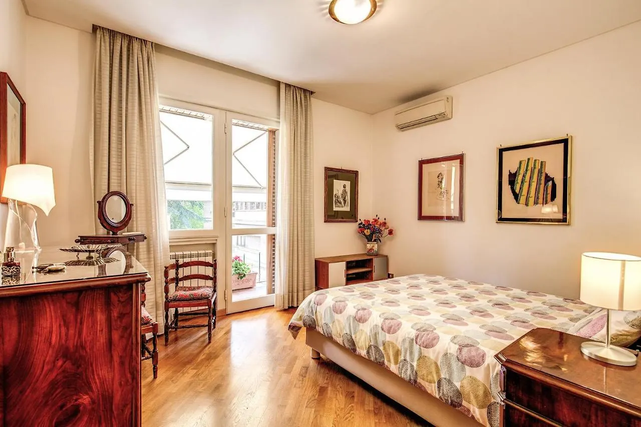 Terrazza Piccolomini: Elegant Apartment Stunning View Over Rome/St Peter'S Dome  Rome