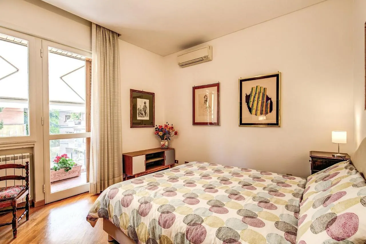 Terrazza Piccolomini: Elegant Apartment Stunning View Over Rome/St Peter'S Dome Italy