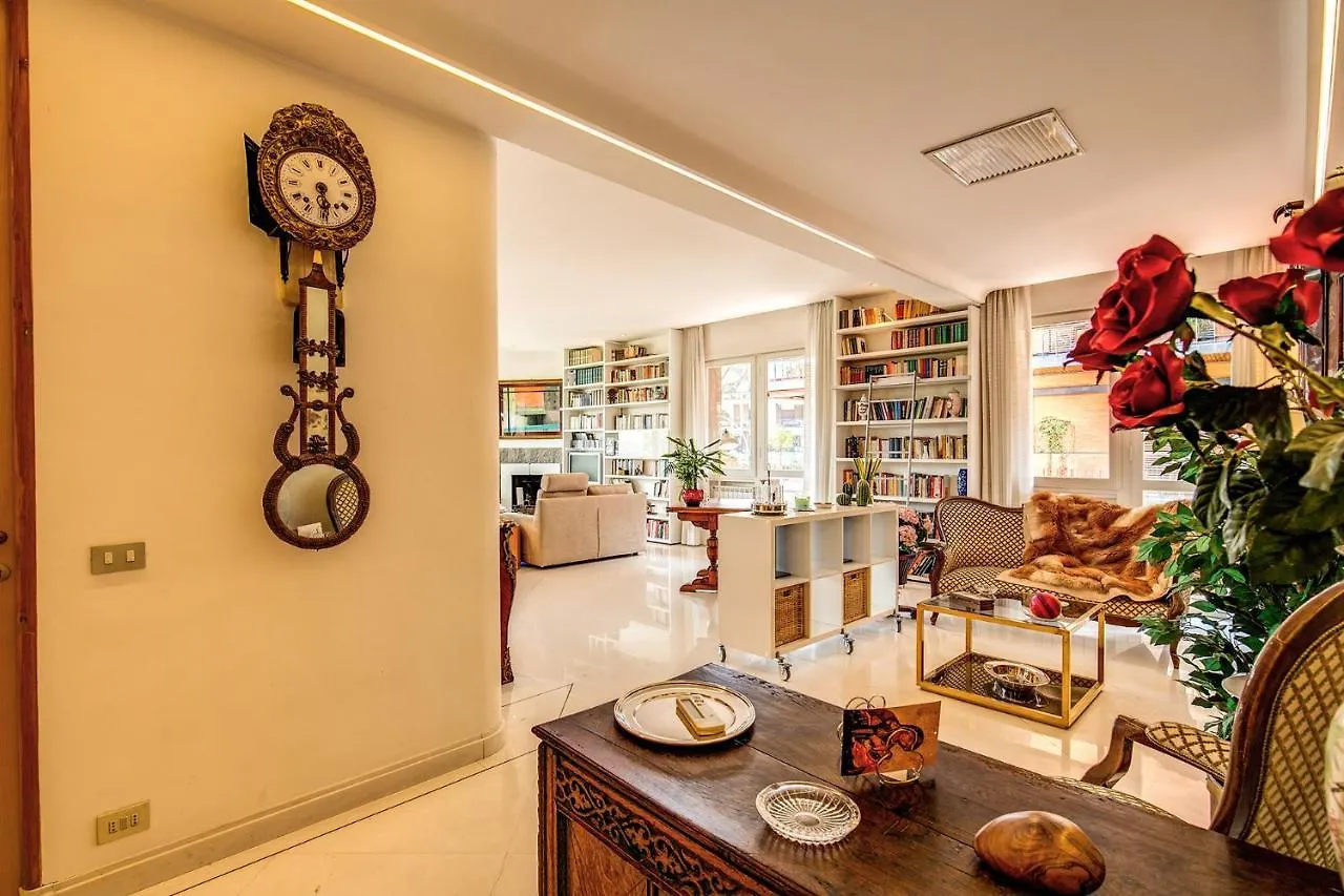 Terrazza Piccolomini: Elegant Apartment Stunning View Over Rome/St Peter'S Dome 0*, Rome