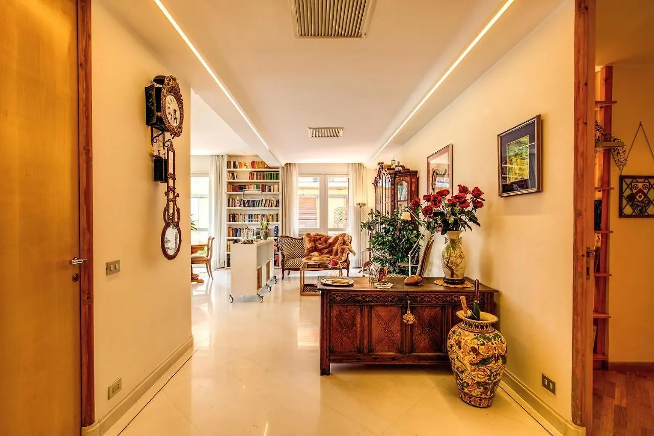Terrazza Piccolomini: Elegant Apartment Stunning View Over Rome/St Peter'S Dome